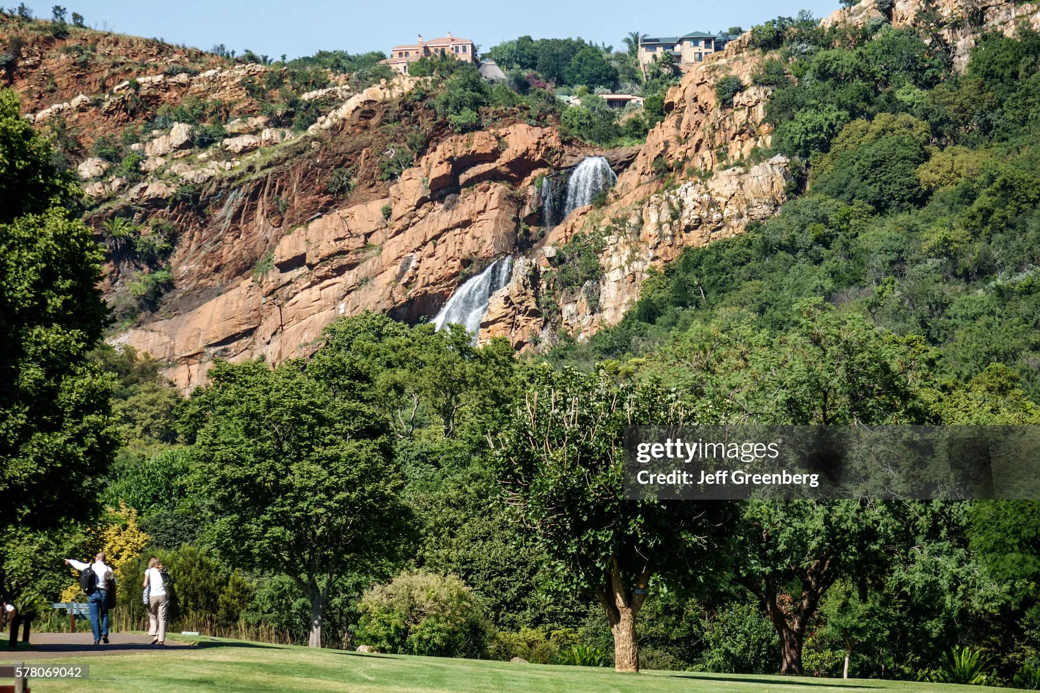 Notable attractions and lifestyle destinations near Featherbrooke